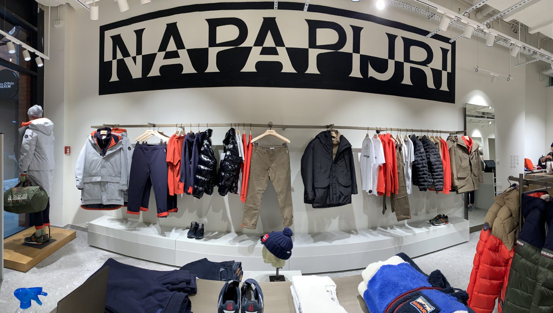 heks Spektakel Additief Napapijri store opening Warsaw – Brandgate Company